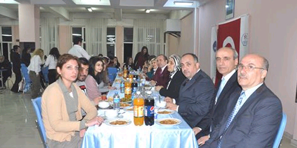 Protokol, yüksek okul öğrencileriyle buluştu