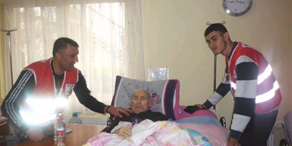 K�z�lay Urla �ubesi ya�l�lar� ziyaret etti