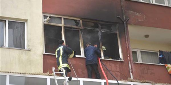 Velik�y'de korkutan yang�n