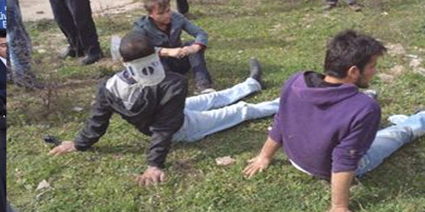 Lastiği patlayan otomobil tarlaya uçtu: 5 yaralı