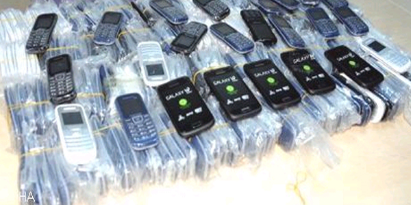 Otomobilde 200 kaçak telefon ele geçirildi