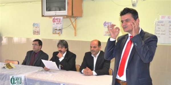 Yazarlar işitme engelli öğrencilere öykü anlattı
