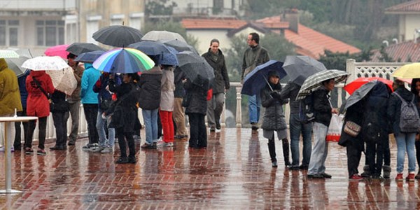 Meteoroloji, 10 il i�in kuvvetli ya��� uyar�s� yapt�