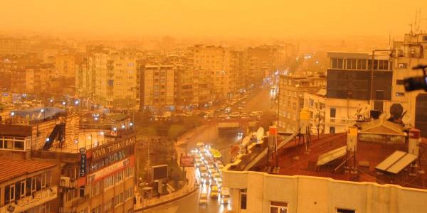 Toz bulutu 3 ili adeta esir ald�