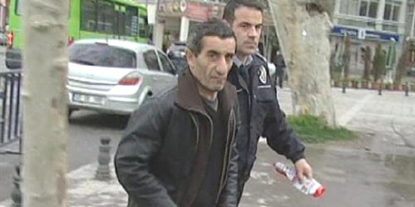 Baba tartıştığı oğlunu bıçakladı