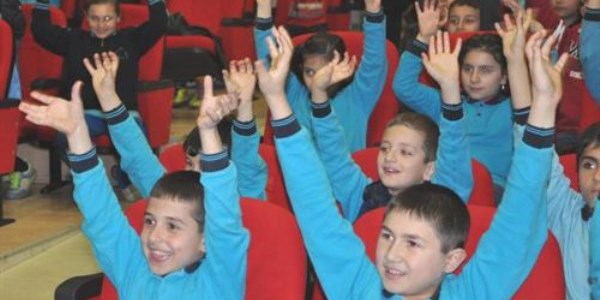 ��itme engelli �ocuklar i�in sessiz tiyatro