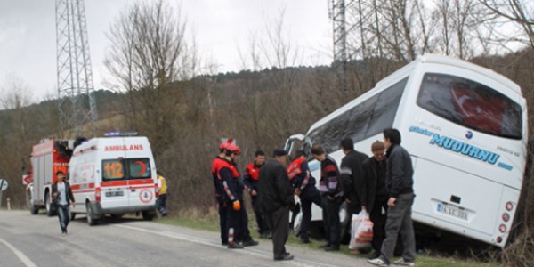 Yolcu minibüsü şarampole yuvarlandı