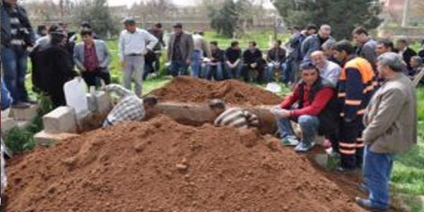 Kızıltepe 18 yıl önce kayıp olan gencin izini mezarlıkta aradılar