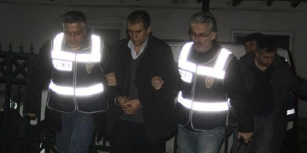 Eşini kemerle boğan zanlı tutuklandı