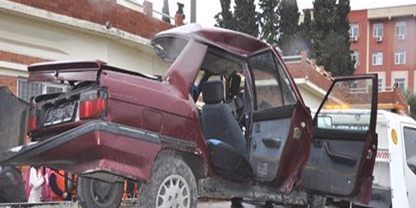 Tren otomobile �arpt�: 1 �l�, 1 yaral�