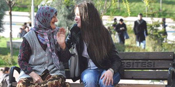 �niversite ��rencileri ya�l�lar� a��rlad�lar