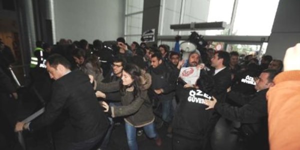İTÜ'de 63 asistanın işine son verilmesi protesto edildi
