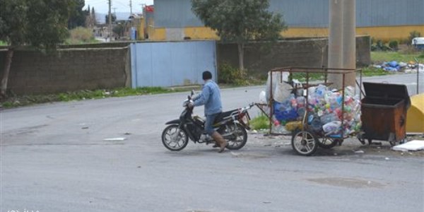 Ekmek parası çöpten çıkarken geri dönüşüme de katkı sağlıyorlar