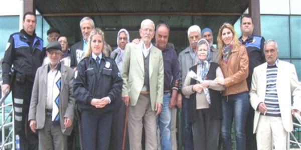 Nazilli'de polisler yaşlıları unutmadı