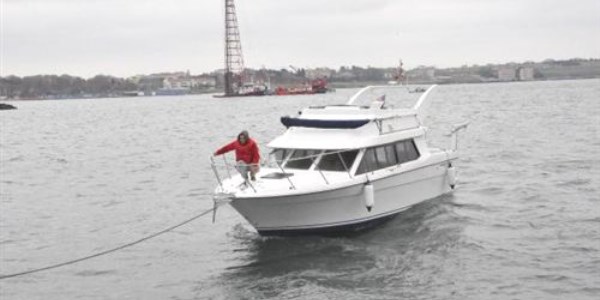 15 mil a��kta ar�zalanan yattaki 2 kaptan� sahil g�venlik kurtard�