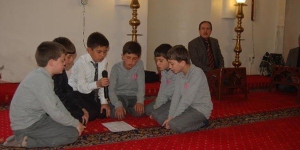 Orta okul öğrencilerinden camide hadis yarışması