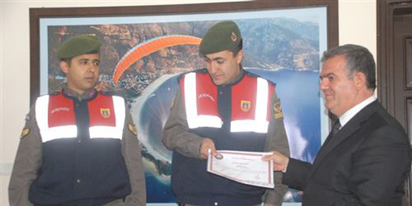 Kaybolan doğaseverleri kurtaran jandarmalar ödüllendirildi