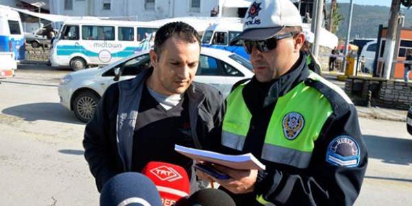 Trafik polisleri bu kez 'şaka' yaptı/ Video