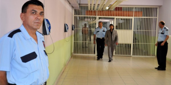 2 yıllık mezunları, infaz koruma başmemuru olamayacak
