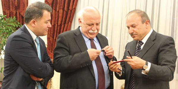 Bakan Avc�, kalem kolleksiyoncusu