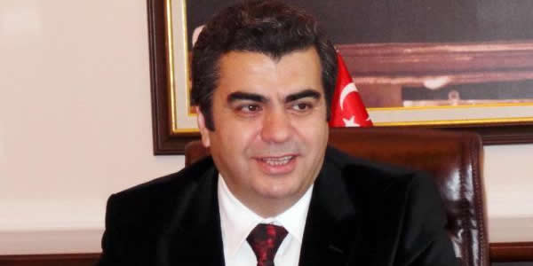 Vali, mesaiden kaan memuru Twitter'dan yakalad