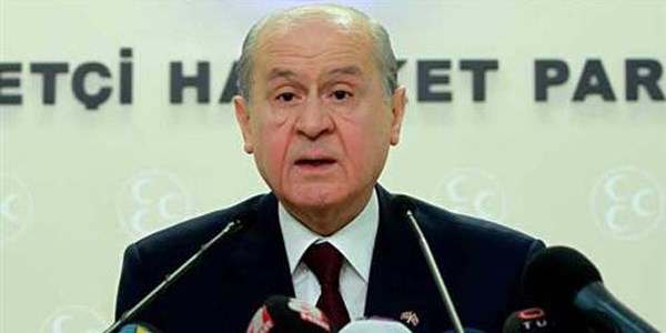 Bahçeli, Belediye Başkanları toplantısında hükümete yüklendi