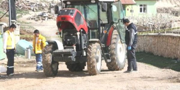 Trakt�rle manevra yaparken 1,5 ya��ndaki o�lunu ezdi