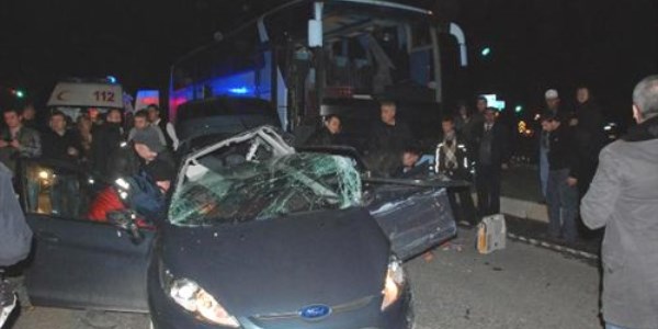 Otob�s kazas� 4 ki�ilik aileyi yok etti