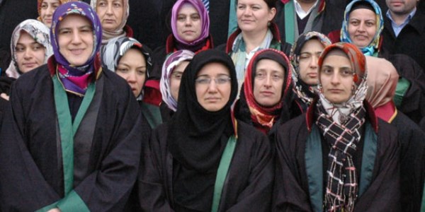 Danıştay, Barolar Birliği'nin başörtüsü itirazını reddetti