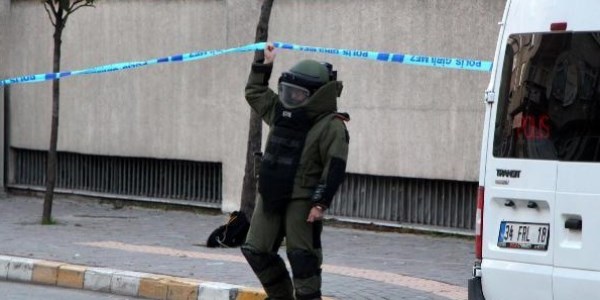 Polis merkezine 30 metre uzaklıktaki şüpheli çanta patlatıldı