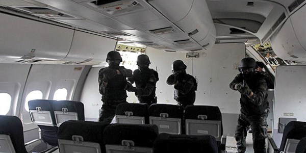 Özel harekat polisinin eğitimi, aksiyon filmlerini aratmıyor