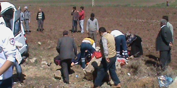 Okul spor takımını taşıyan minibüs devrildi: 1 ölü, 12 yaralı