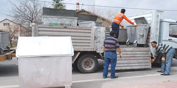 Karatay'da eski çöp sandıkları değiştiriliyor