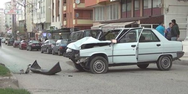 Yayadan ka�t� elektrik dire�ine �arpt�