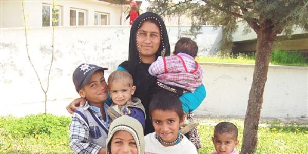 Paras� olmad��� i�in �ocuklar�na kimlik ��karam�yor