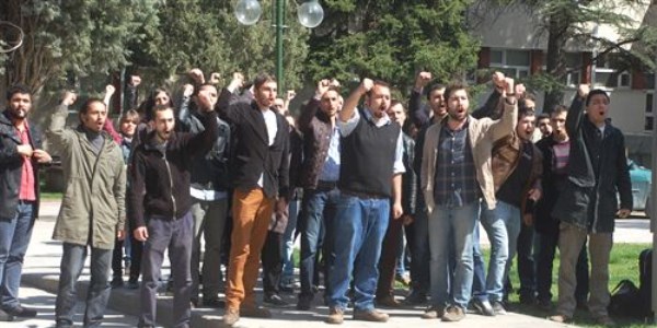 Anadolu �niversitesi'nde bildiri gerginli�i