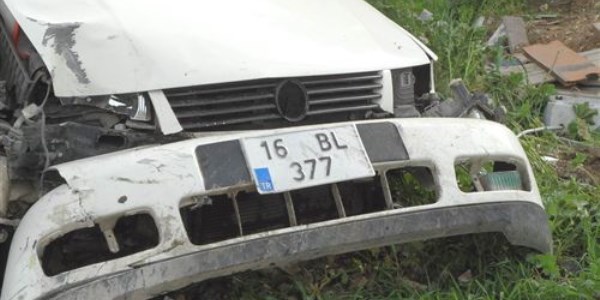 Kad�n s�r�c�y� hava yast��� kurtard�