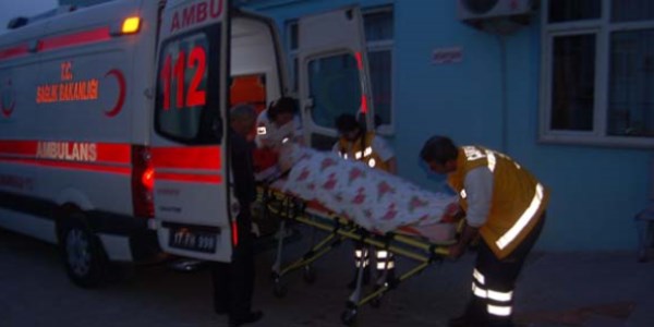 Servis minib�s� ile otomobil �arp��t�: 3 yaral�