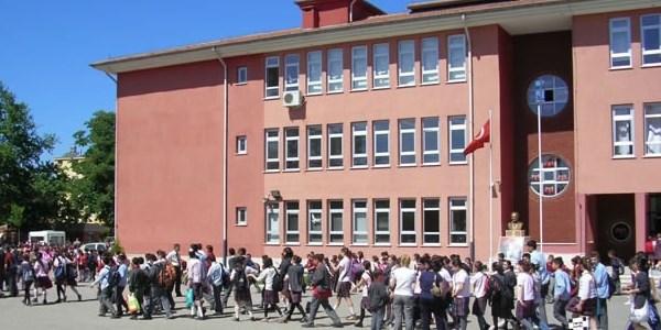 İkili öğretimde, öğretmenler hangi devrede nöbet tutar?