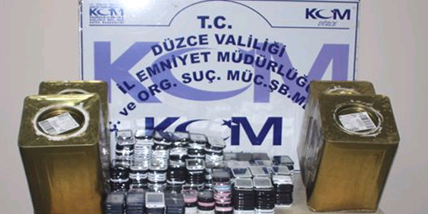 Zeytin tenekelerinden kaçak cep telefonu çıktı