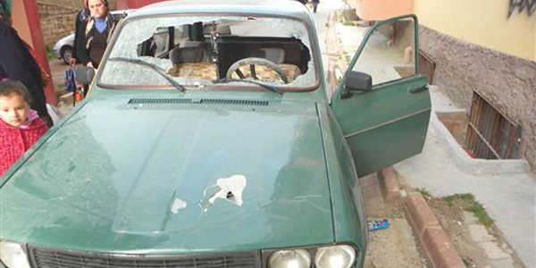 Hareket halindeki otomobili kurşunladılar