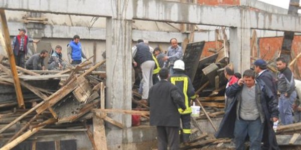 �anakkale'de in�aat ��kt�: 3 yaral�