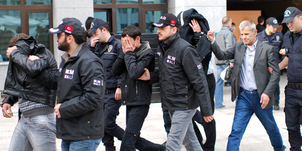 Göçmen kaçakçılığı şebekesine operasyon: 16 gözaltı