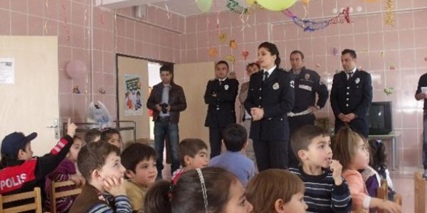 İlçe Emniyet anaokulunu ziyaret etti