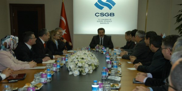 Faruk Çelik, 4/C'lilerle görüştü