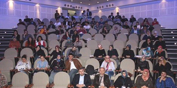 Atatrk niversitesi'nde 'Kumandal Siyaset' adl konferans