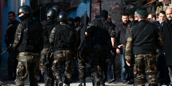 �anl�urfa'da �afak operasyonu: 45 g�zalt�