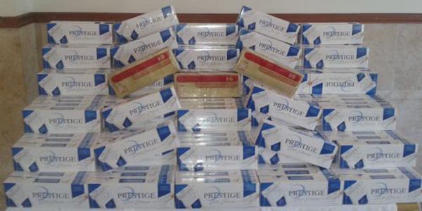 Cezaevindeki eşine 40 paket kaçak sigara getirdi