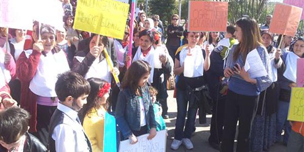 Veliler öğrenci, öğrenciler veli olup eylem yaptı