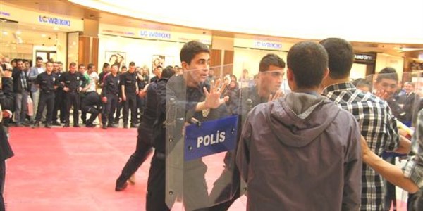 Polis adaylar�n�n g�sterisi alk��land�